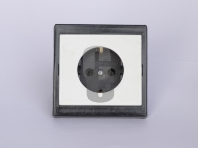 Контакт ч.б. - квадр.                                                                                                                                                                                                                                                                                       